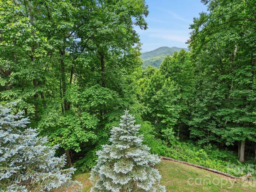 522 Silver Hawk Lane, Weaverville, NC 28787.  MLS# CAR4389288, YatesRealty ID 28715. 