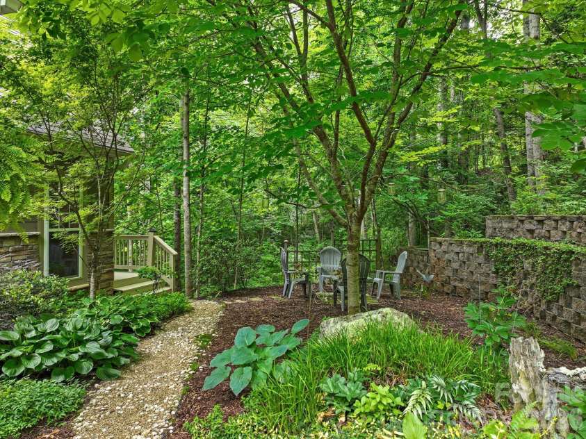 522 Silver Hawk Lane, Weaverville, NC 28787.  MLS# CAR4389288, YatesRealty ID 28715. 