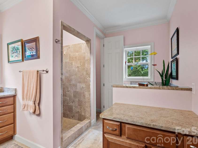 522 Silver Hawk Lane, Weaverville, NC 28787.  MLS# CAR4389288, YatesRealty ID 28715. Primary bath