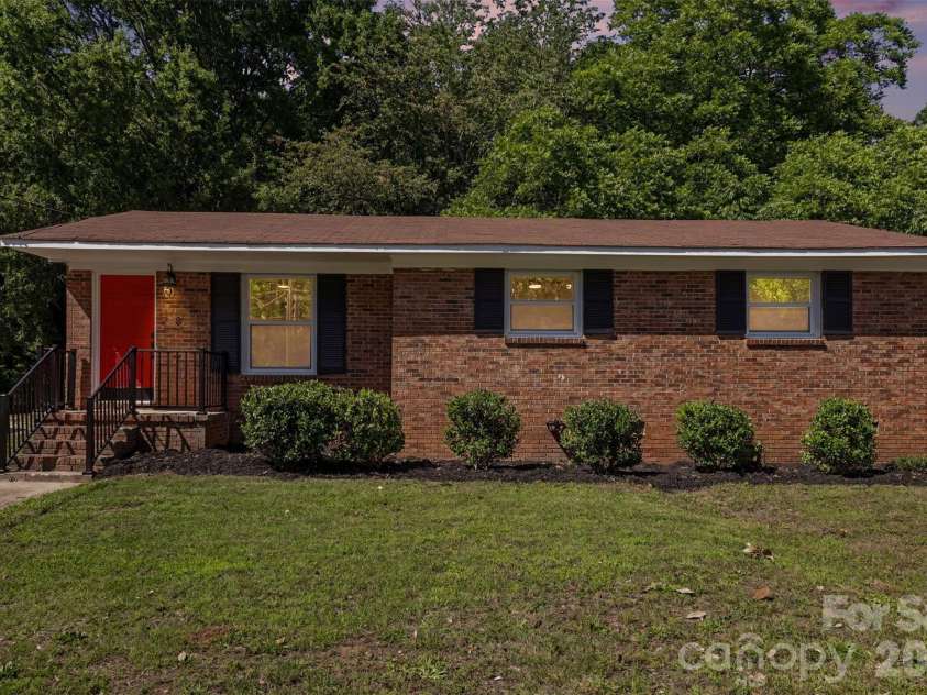 28 Maiden Lane, York, SC 29745.  MLS# CAR4390328, YatesRealty ID 28716. 