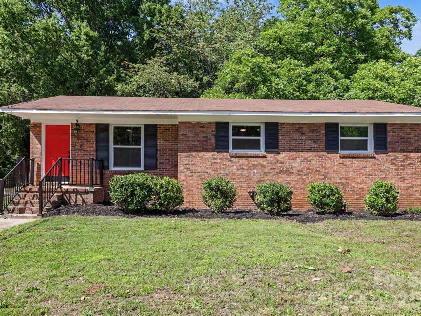 28 Maiden Lane, York, SC 29745.  MLS# CAR4390328, YatesRealty ID 28716. 