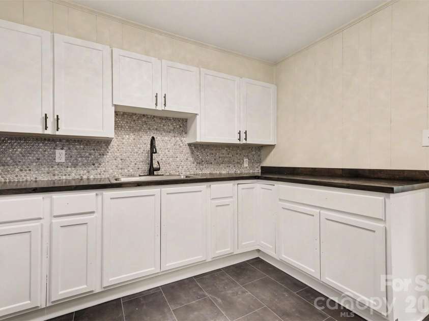 28 Maiden Lane, York, SC 29745.  MLS# CAR4390328, YatesRealty ID 28716. 