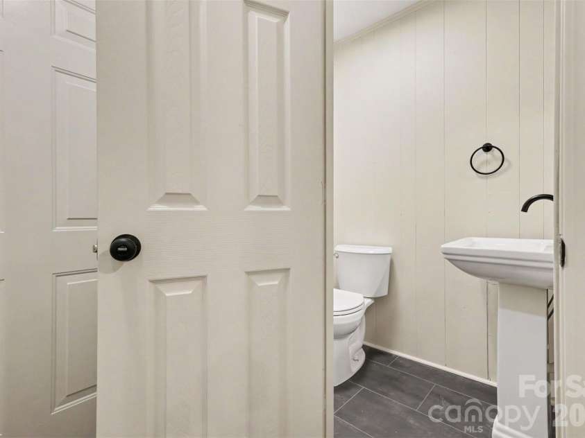 28 Maiden Lane, York, SC 29745.  MLS# CAR4390328, YatesRealty ID 28716. 