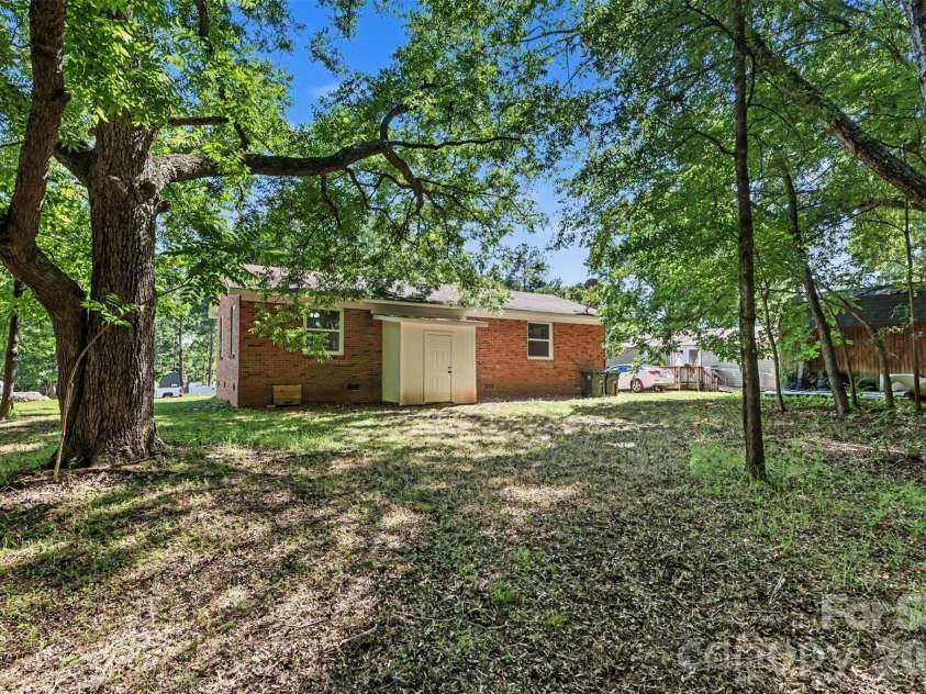 28 Maiden Lane, York, SC 29745.  MLS# CAR4390328, YatesRealty ID 28716. 