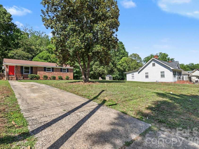 28 Maiden Lane, York, SC 29745.  MLS# CAR4390328, YatesRealty ID 28716. 