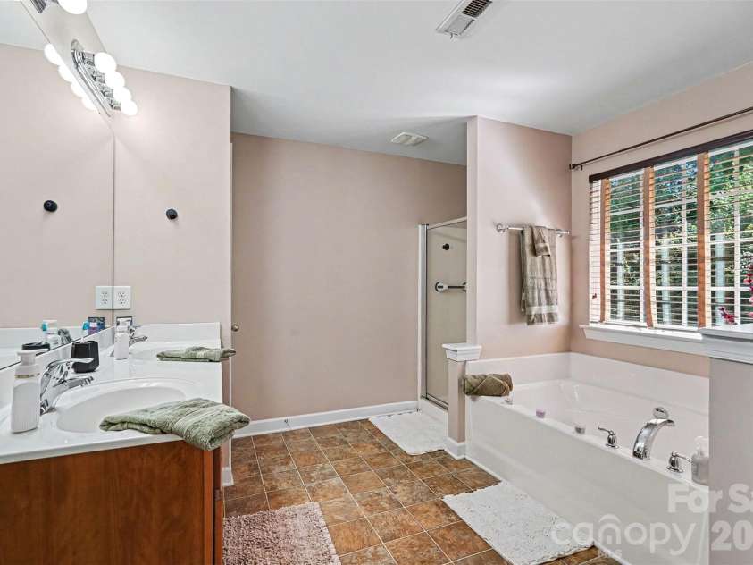 2602 Sierra Chase Drive, Monroe, NC 28112.  MLS# CAR4390574, YatesRealty ID 28717. Primary Bath