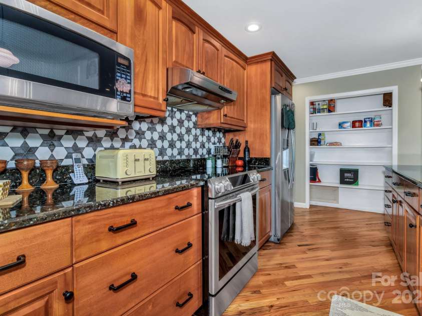 99 Margaret Drive, Leicester, NC 28748.  MLS# CAR4286012, YatesRealty ID 28717. 