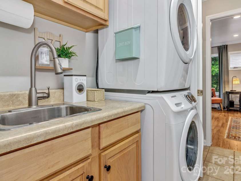 99 Margaret Drive, Leicester, NC 28748.  MLS# CAR4286012, YatesRealty ID 28717. 