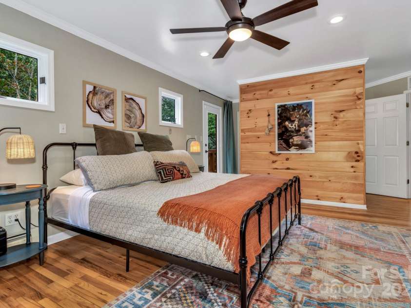 99 Margaret Drive, Leicester, NC 28748.  MLS# CAR4286012, YatesRealty ID 28717. 