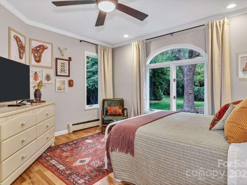 99 Margaret Drive, Leicester, NC 28748.  MLS# CAR4286012, YatesRealty ID 28717. 