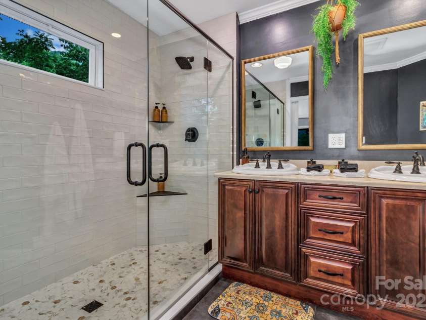 99 Margaret Drive, Leicester, NC 28748.  MLS# CAR4286012, YatesRealty ID 28717. 