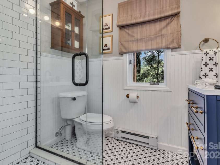 99 Margaret Drive, Leicester, NC 28748.  MLS# CAR4286012, YatesRealty ID 28717. 