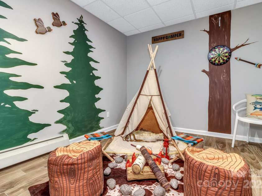 99 Margaret Drive, Leicester, NC 28748.  MLS# CAR4286012, YatesRealty ID 28717. 