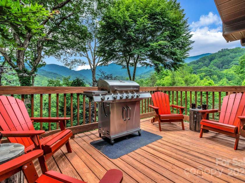 99 Margaret Drive, Leicester, NC 28748.  MLS# CAR4286012, YatesRealty ID 28717. 