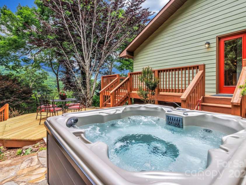 99 Margaret Drive, Leicester, NC 28748.  MLS# CAR4286012, YatesRealty ID 28717. 