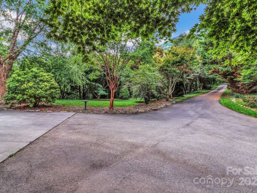 99 Margaret Drive, Leicester, NC 28748.  MLS# CAR4286012, YatesRealty ID 28717. 