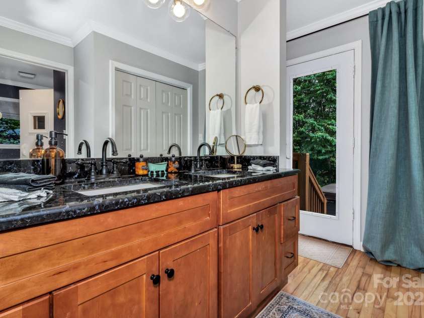 99 Margaret Drive, Leicester, NC 28748.  MLS# CAR4286012, YatesRealty ID 28717. 