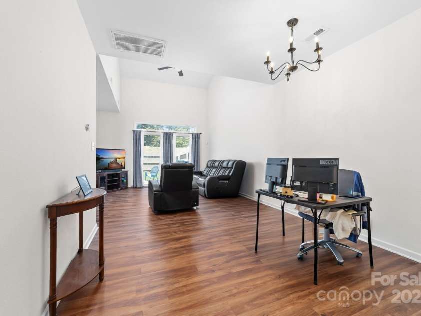 4313 Eaves Lane, Charlotte, NC 28215.  MLS# CAR4285033, YatesRealty ID 28718. 