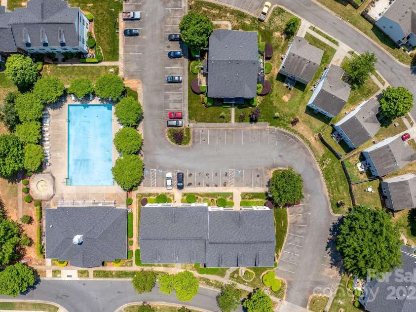 4313 Eaves Lane, Charlotte, NC 28215.  MLS# CAR4285033, YatesRealty ID 28718. Community Pool and Recreation Area