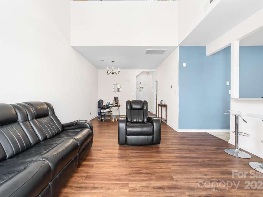 4313 Eaves Lane, Charlotte, NC 28215.  MLS# CAR4285033, YatesRealty ID 28718. Great Room