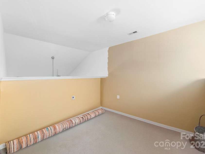 4313 Eaves Lane, Charlotte, NC 28215.  MLS# CAR4285033, YatesRealty ID 28718. Loft