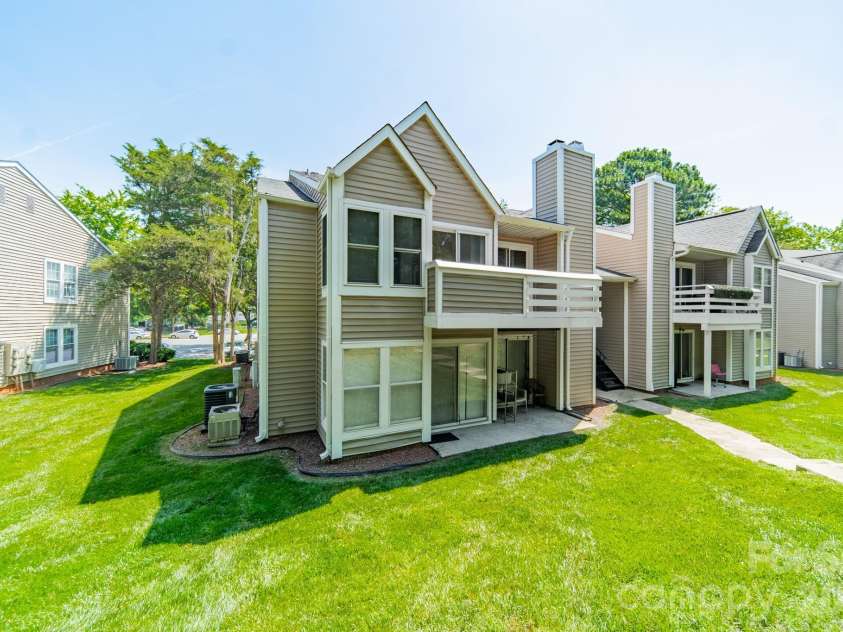 9605 Vinca Circle, Charlotte, NC 28213.  MLS# CAR4385047, YatesRealty ID 28719. End-unit exterior with mature trees