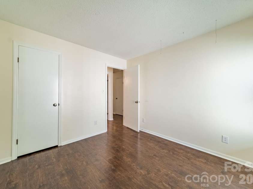 9605 Vinca Circle, Charlotte, NC 28213.  MLS# CAR4385047, YatesRealty ID 28719. Secondary bedroom