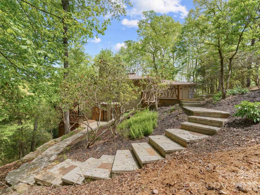 67 Ossarooga Court, Brevard, NC 28712.  MLS# CAR4338339, YatesRealty ID 2872. 