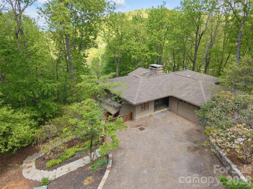 67 Ossarooga Court, Brevard, NC 28712.  MLS# CAR4338339, YatesRealty ID 2872. 