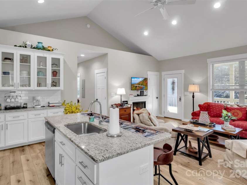 78 Rio Bravo Drive, Sylva, NC 28779.  MLS# CAR4210987, YatesRealty ID 2872. 