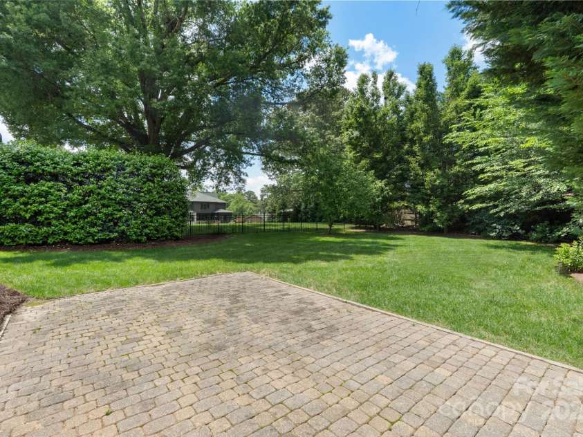 6132 Sharon Road, Charlotte, NC 28210.  MLS# CAR4259288, YatesRealty ID 28720. 
