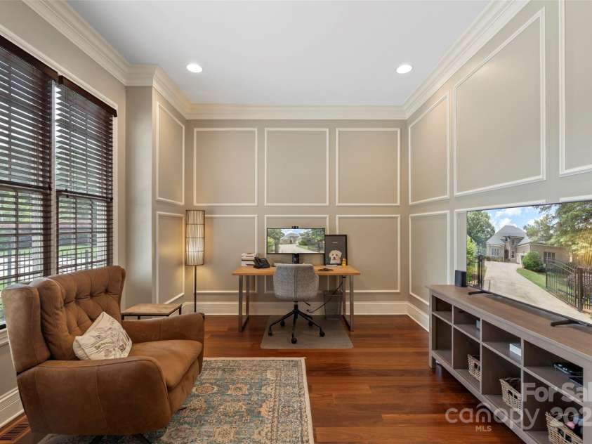 6132 Sharon Road, Charlotte, NC 28210.  MLS# CAR4259288, YatesRealty ID 28720. 