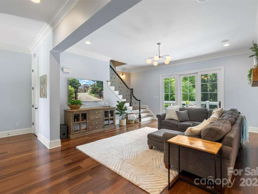 6132 Sharon Road, Charlotte, NC 28210.  MLS# CAR4259288, YatesRealty ID 28720. 