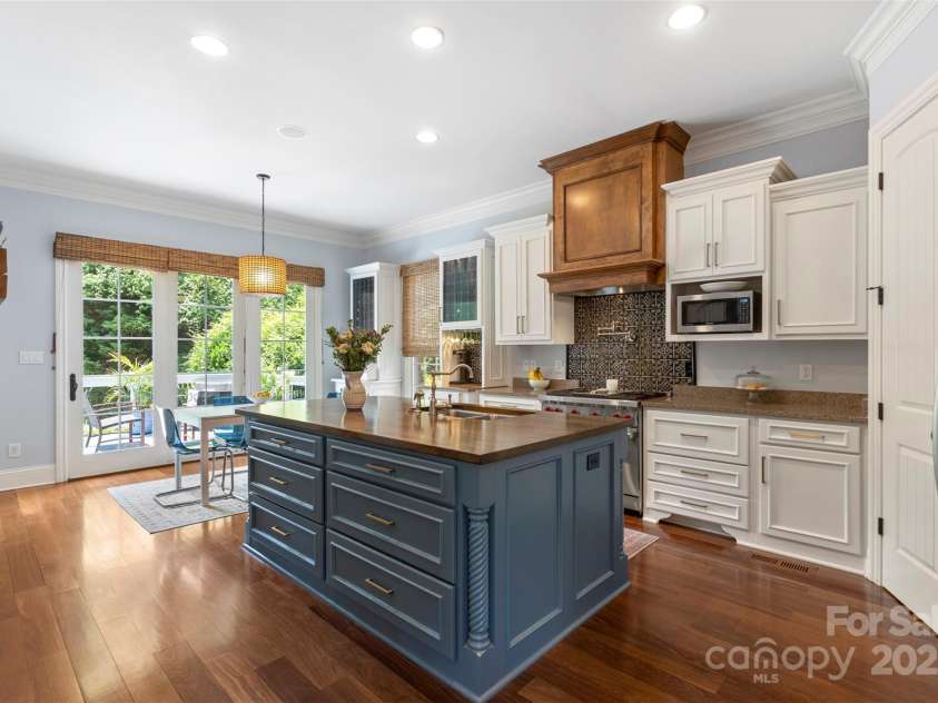 6132 Sharon Road, Charlotte, NC 28210.  MLS# CAR4259288, YatesRealty ID 28720. 
