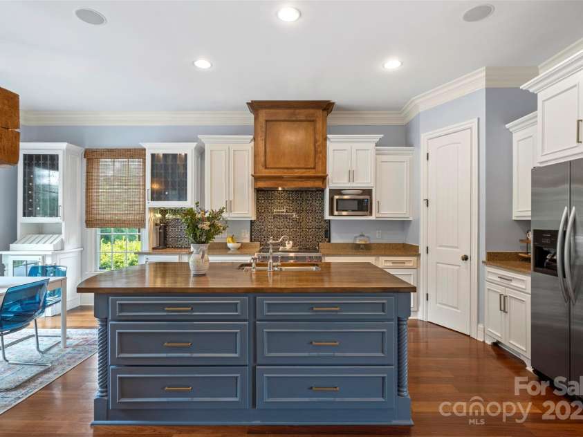 6132 Sharon Road, Charlotte, NC 28210.  MLS# CAR4259288, YatesRealty ID 28720. 