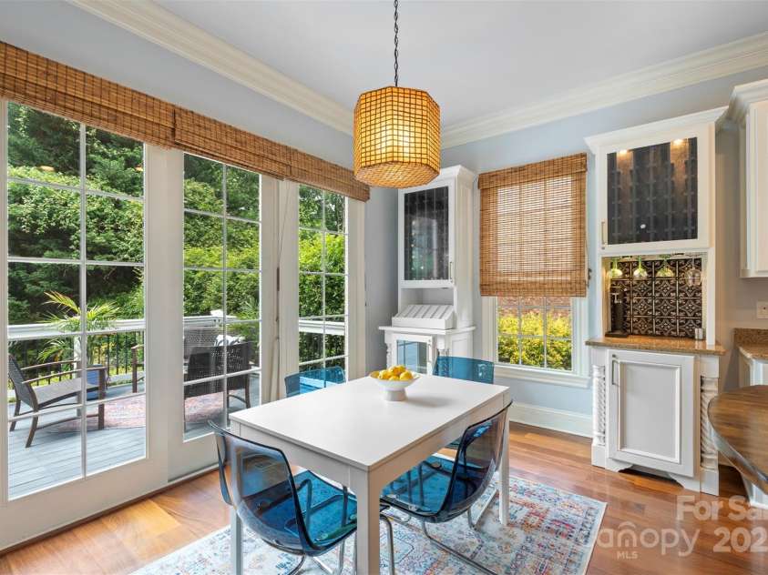 6132 Sharon Road, Charlotte, NC 28210.  MLS# CAR4259288, YatesRealty ID 28720. 