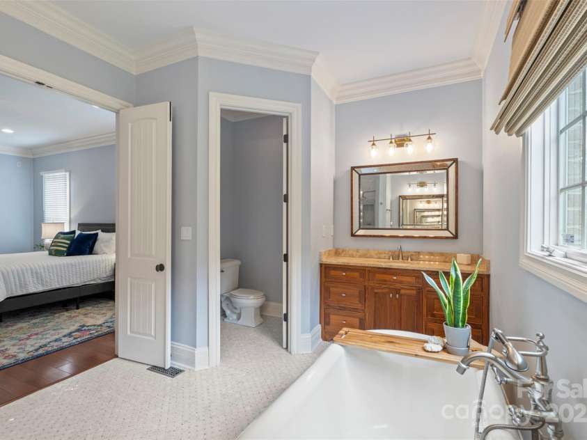6132 Sharon Road, Charlotte, NC 28210.  MLS# CAR4259288, YatesRealty ID 28720. 