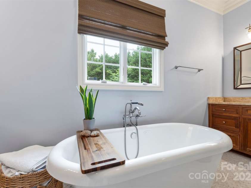 6132 Sharon Road, Charlotte, NC 28210.  MLS# CAR4259288, YatesRealty ID 28720. 