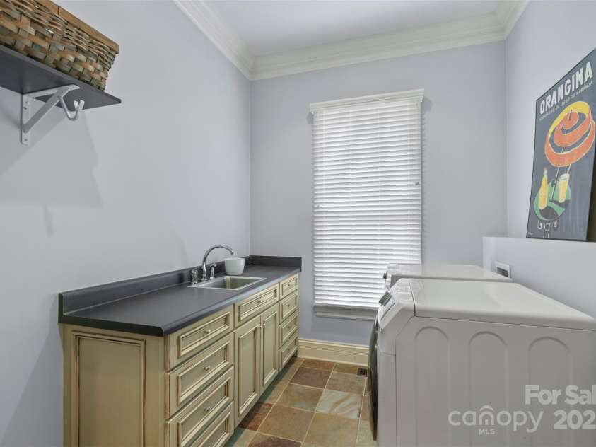 6132 Sharon Road, Charlotte, NC 28210.  MLS# CAR4259288, YatesRealty ID 28720. 
