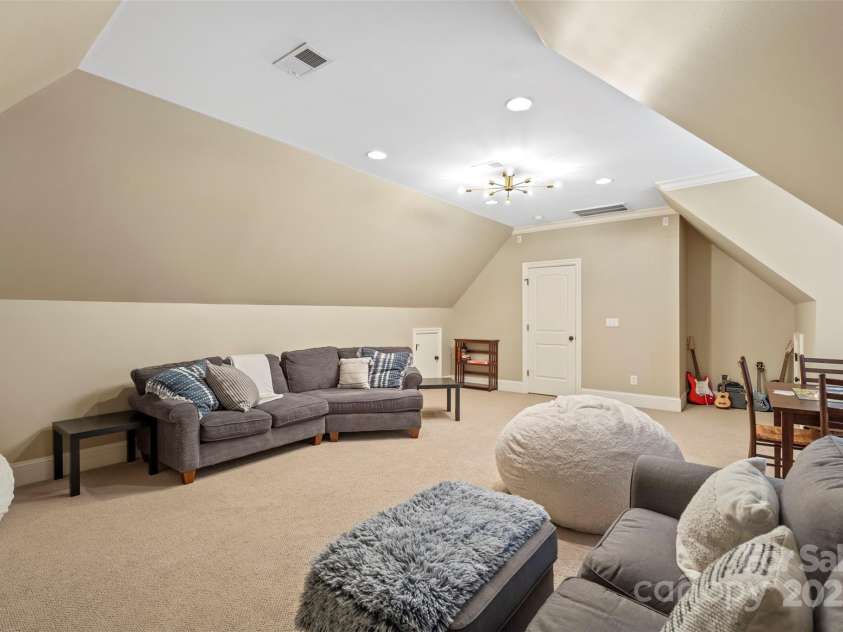 6132 Sharon Road, Charlotte, NC 28210.  MLS# CAR4259288, YatesRealty ID 28720. 
