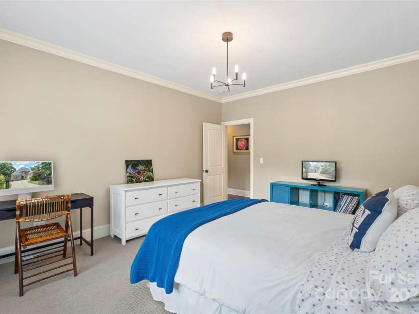 6132 Sharon Road, Charlotte, NC 28210.  MLS# CAR4259288, YatesRealty ID 28720. 