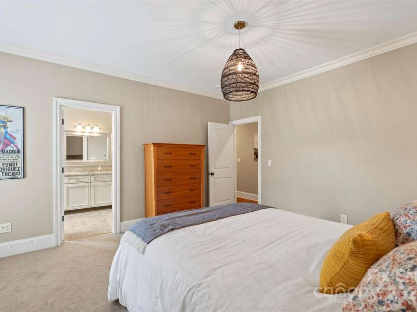 6132 Sharon Road, Charlotte, NC 28210.  MLS# CAR4259288, YatesRealty ID 28720. 