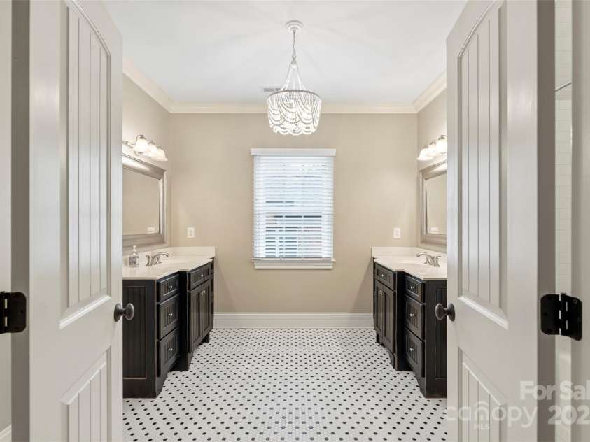 6132 Sharon Road, Charlotte, NC 28210.  MLS# CAR4259288, YatesRealty ID 28720. 