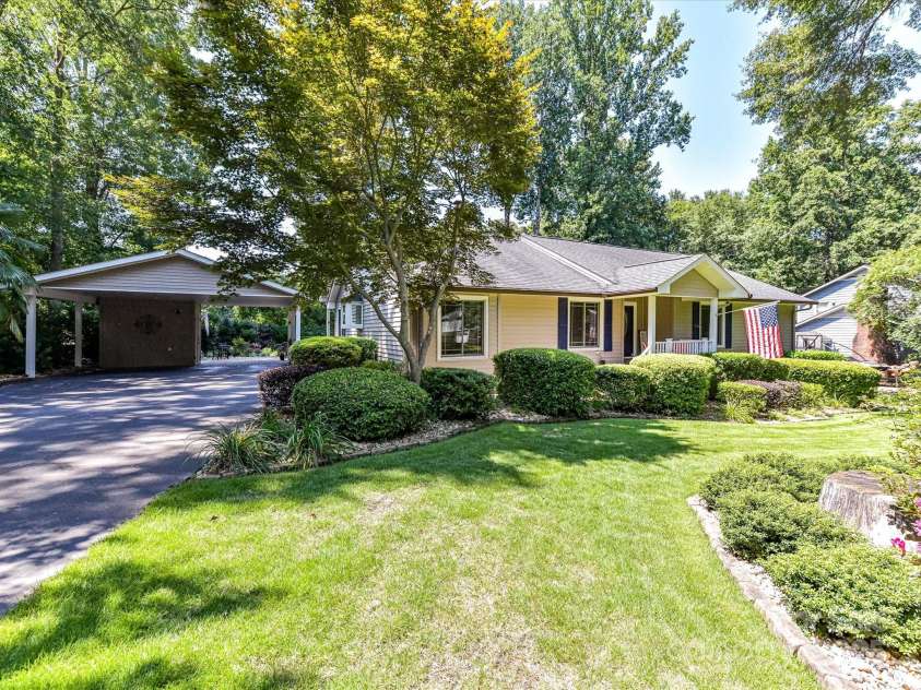 1047 Honeybee Trail, Fort Mill, SC 29715.  MLS# CAR4276213, YatesRealty ID 28722. 