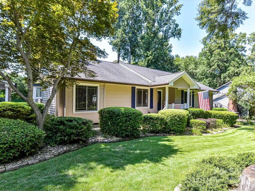 1047 Honeybee Trail, Fort Mill, SC 29715.  MLS# CAR4276213, YatesRealty ID 28722. 