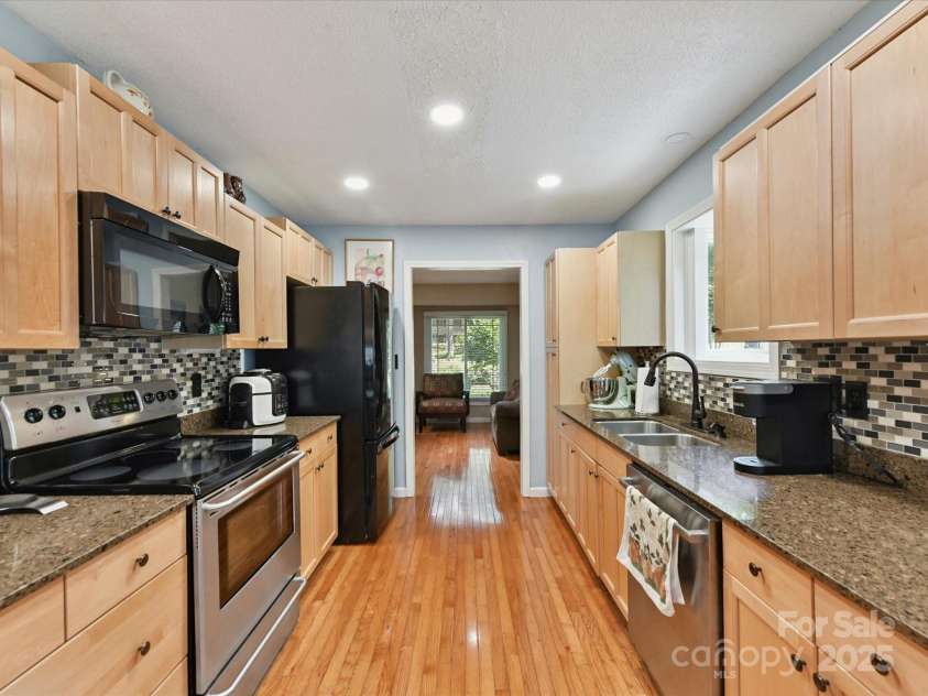 1047 Honeybee Trail, Fort Mill, SC 29715.  MLS# CAR4276213, YatesRealty ID 28722. 