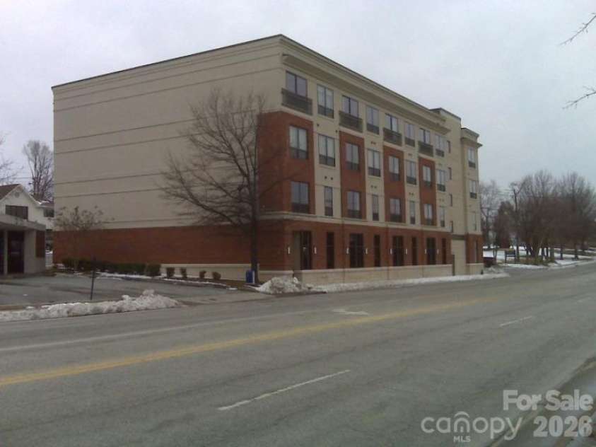 411 Washington Street, Greensboro, NC 27401.  MLS# CAR4390805, YatesRealty ID 28723. 