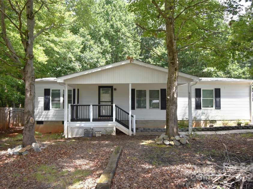 6264 Burnhurst Lane, Denver, NC 28037.  MLS# CAR4280952, YatesRealty ID 28723. 