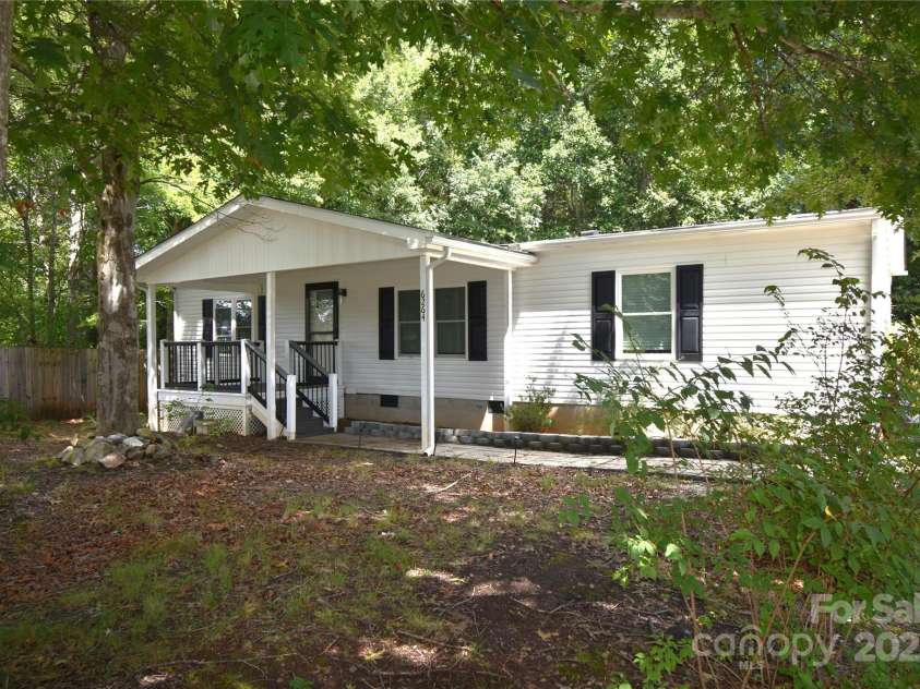 6264 Burnhurst Lane, Denver, NC 28037.  MLS# CAR4280952, YatesRealty ID 28723. 