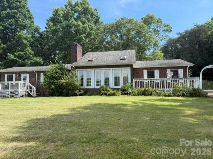 1764 Spurgeon Road, Hickory, NC 28602.  MLS# CAR4390819, YatesRealty ID 28725. 